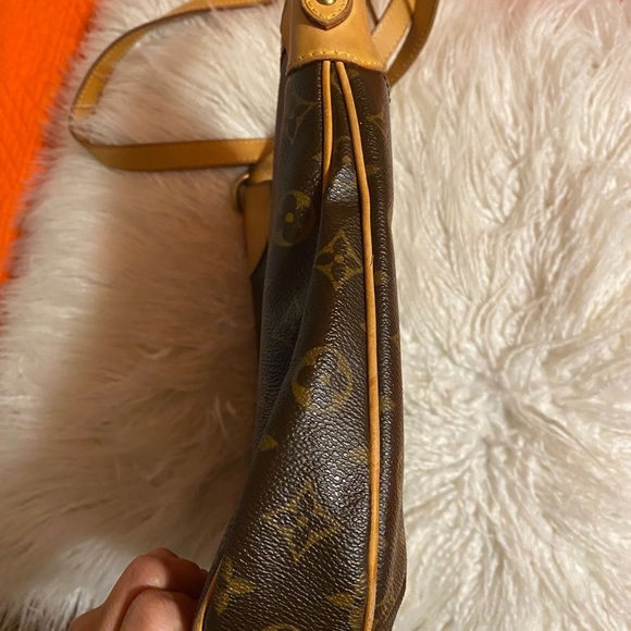 authentic Louis Vuitton Odeon - Picture 3 of 10